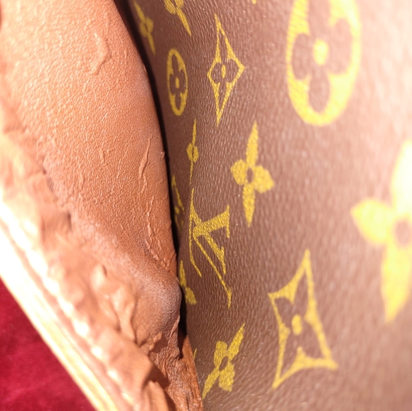 AUTHENTICATED, VINTAGE (LV) Louis Vuitton Monogram Danube Crossbody Bag - Picture 9 of 15